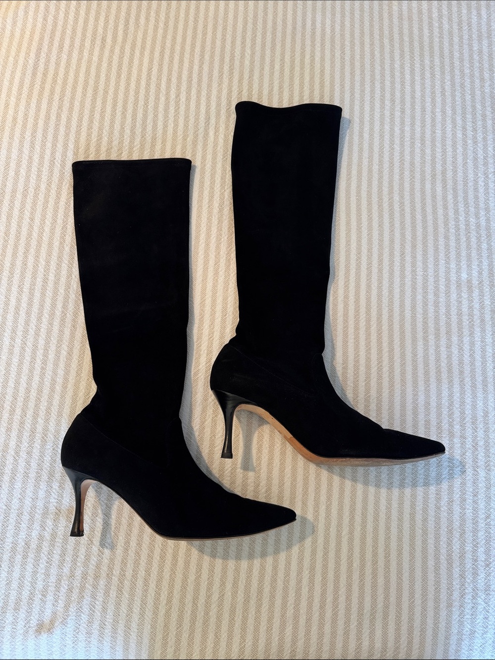 Manolo Blahnik Pascalare Velukid Black Suede Knee-High Boots